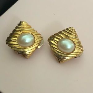 2 pairs vintage earrings